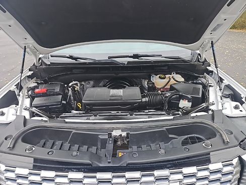 Used 2023 GMC Yukon Denali image 2