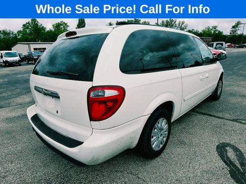 Used 2005 Chrysler Town & Country LX w/ Popular Equipment Group II FWD image 3