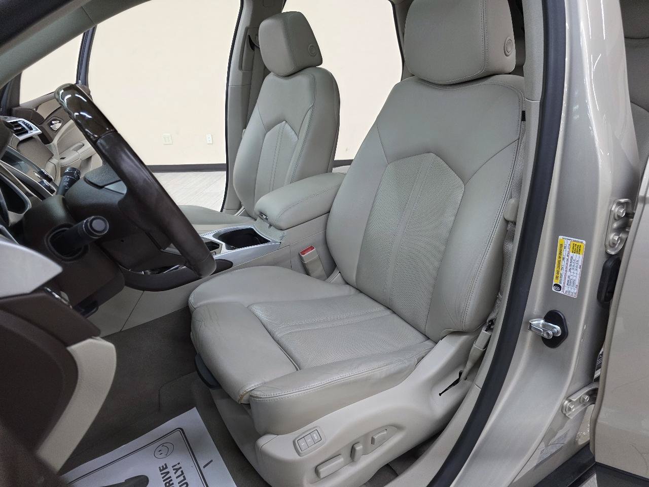 Used 2011 Cadillac SRX Luxury FWD image 16