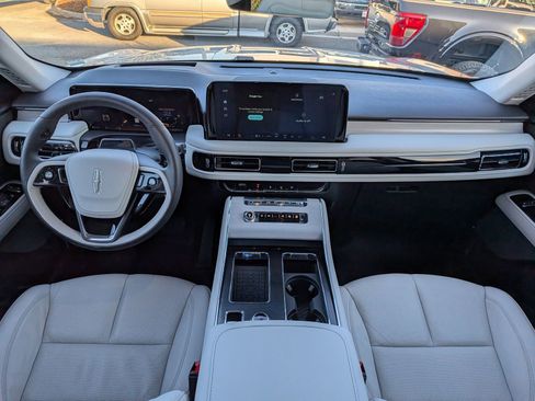 Certified 2025 Lincoln Aviator Reserve image 18