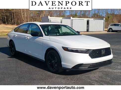 New 2025 Honda Accord SE image 1