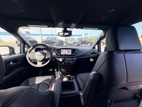New 2026 Chrysler Pacifica Select FWD image 34