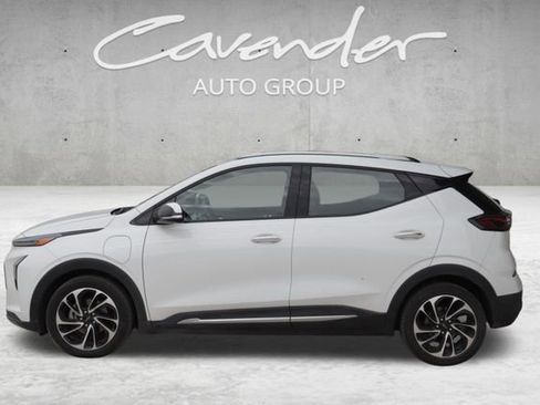 Used 2022 Chevrolet Bolt EUV Premier w/ Sun & Sound Package image 4