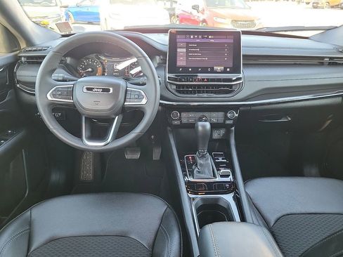 Used 2025 Jeep Compass Latitude w/ Altitude Special Edition image 10