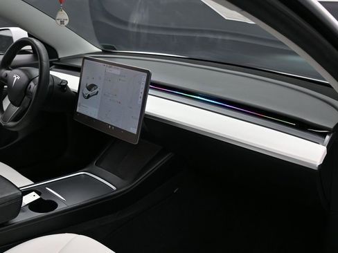 Used 2021 Tesla Model 3 Performance image 36