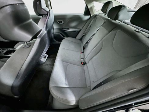 Used 2025 Kia K4 FWD image 27