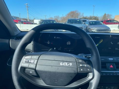 Used 2025 Kia K4 LXS image 34