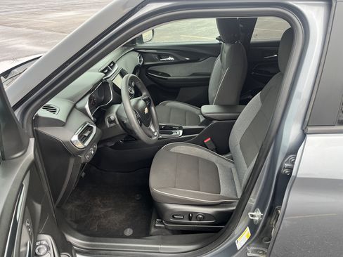 Used 2022 Chevrolet TrailBlazer LT w/ Convenience Package image 9