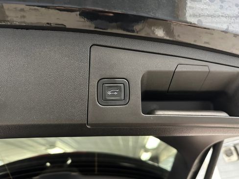 Certified 2022 Cadillac XT4 Premium Luxury w/ Enhanced Visibility Package image 29