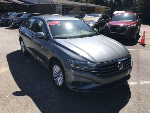 Used 2020 Volkswagen Jetta SE image 3