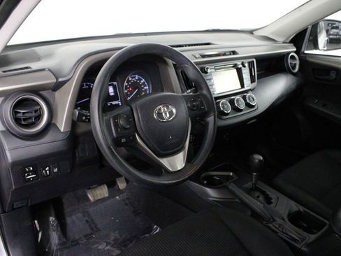 Used 2018 Toyota RAV4 LE image 17