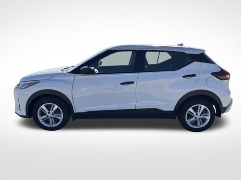 Used 2025 Nissan Kicks Play S image 3
