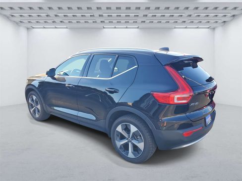 Used 2023 Volvo XC40 B5 Plus w/ Driver Assist Package image 3