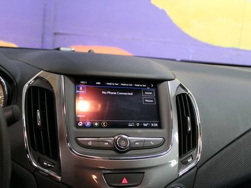 Used 2019 Chevrolet Cruze LT FWD image 18