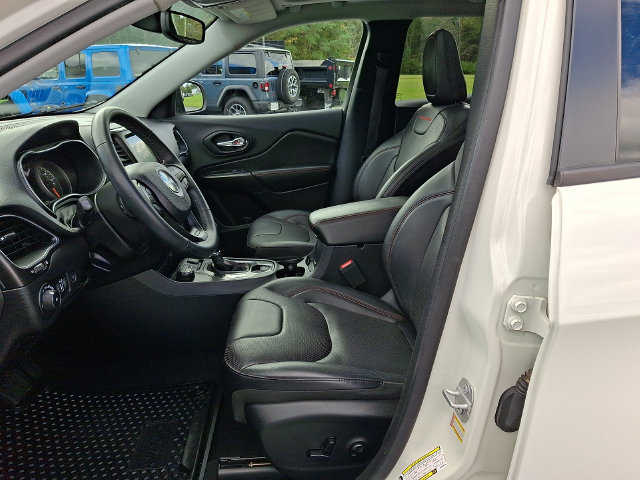 Used 2019 Jeep Cherokee Trailhawk AWD/4WD image 13