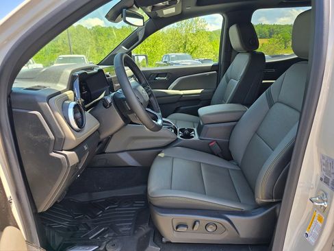 New 2026 Chevrolet Colorado ZR2 w/ Technology Package AWD/4WD image 4