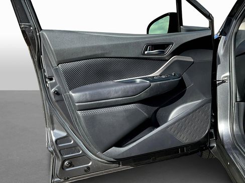 Used 2020 Toyota C-HR LE image 16