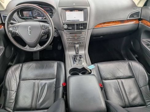 Used 2018 Lincoln MKT AWD image 29