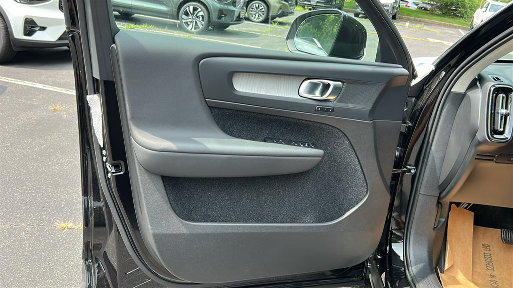 New 2026 Volvo XC40 B5 Core w/ Protection Package Premier AWD/4WD image 9