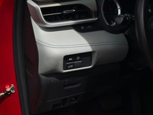 Used 2023 Toyota Highlander XLE FWD image 19