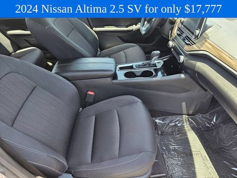 Used 2024 Nissan Altima 2.5 SV FWD image 11