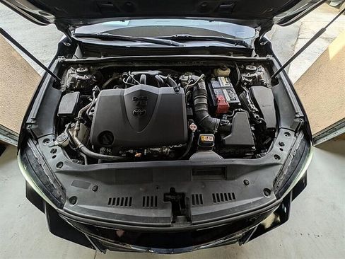 Used 2019 Toyota Avalon Limited FWD image 17