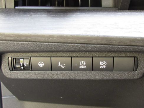 Used 2024 Nissan Ariya AWD image 30