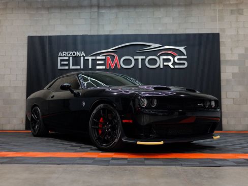 Used 2023 Dodge Challenger SRT Hellcat w/ Driver Convenience Group RWD image 10