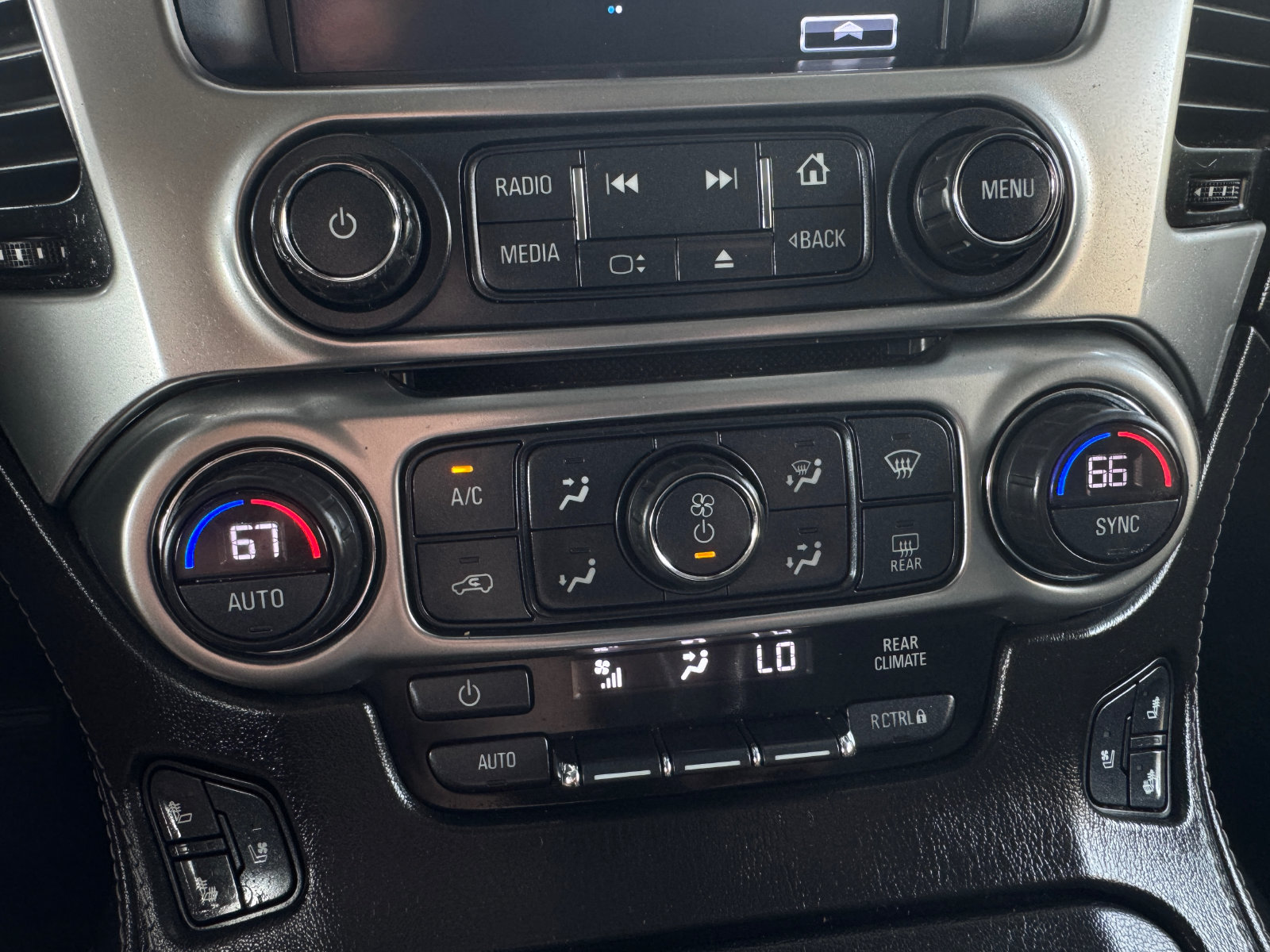 Used 2018 Chevrolet Suburban Premier RWD image 27