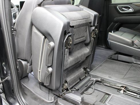 Used 2023 Chevrolet Suburban Premier image 59