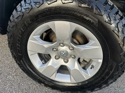 Used 2020 RAM 1500 Big Horn AWD/4WD image 25