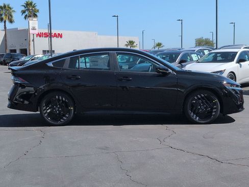 New 2026 Nissan Sentra SR w/ Floor Mat Package FWD image 5