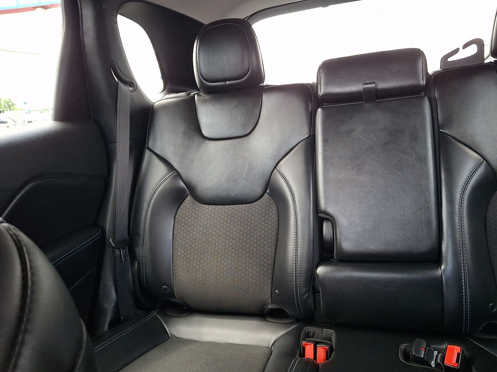Used 2019 Jeep Cherokee Latitude Plus w/ Cold Weather Group AWD/4WD image 14