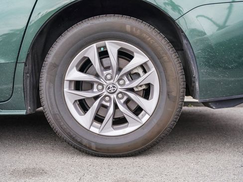 Used 2021 Toyota Sienna XLE w/ XLE Plus Package image 18