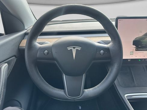 Used 2022 Tesla Model Y Long Range AWD/4WD image 5