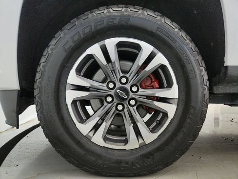 Used 2021 Chevrolet Colorado Z71 AWD/4WD image 32