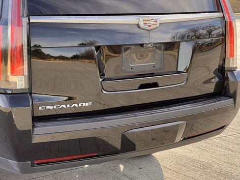 Used 2020 Cadillac Escalade ESV Platinum image 6