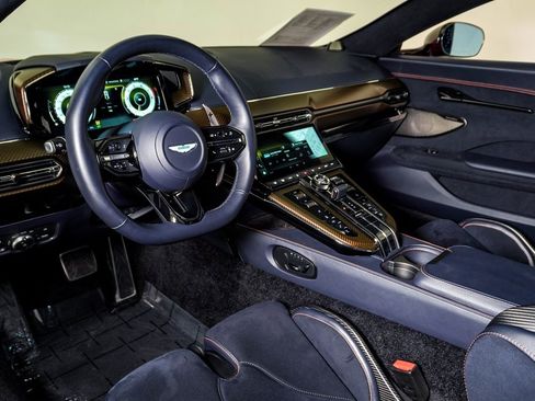Used 2025 Aston Martin V8 Vantage Coupe image 23