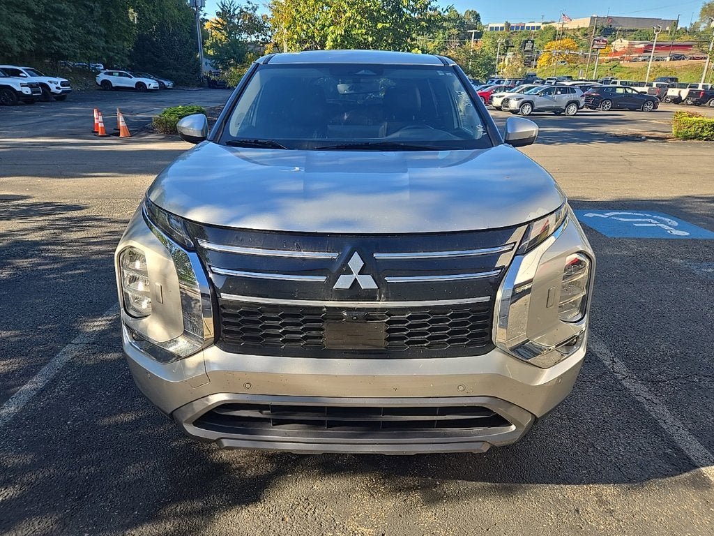 Used 2025 Mitsubishi Outlander SE AWD/4WD image 3