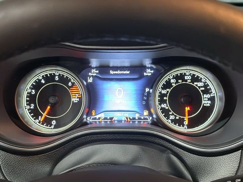 Certified 2023 Jeep Cherokee Altitude Lux w/ Mopar Interior Package AWD/4WD image 15
