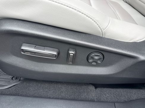 Used 2022 Honda CR-V Touring image 25