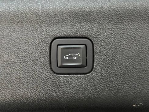 Used 2018 Buick Enclave Essence FWD image 18