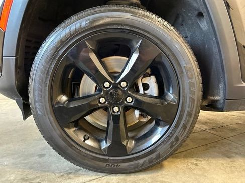 Used 2023 Jeep Grand Cherokee L Laredo AWD/4WD image 10