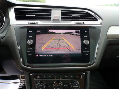 Used 2018 Volkswagen Tiguan SE w/ Panoramic Sunroof Package AWD/4WD image 27