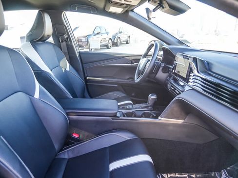 Used 2025 Toyota Camry SE FWD image 14