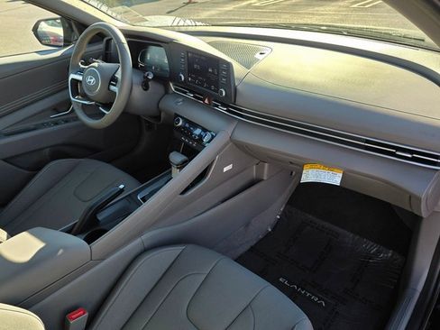 Certified 2025 Hyundai Elantra Sport image 7