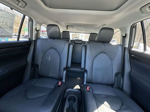 New 2026 Toyota Highlander Platinum image 28
