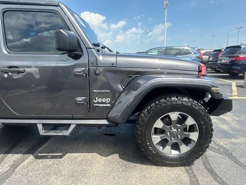 Used 2018 Jeep Wrangler Unlimited Sahara w/ Dual Top Group AWD/4WD image 15