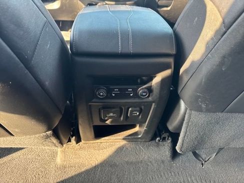 Used 2021 Chevrolet Traverse High Country image 14