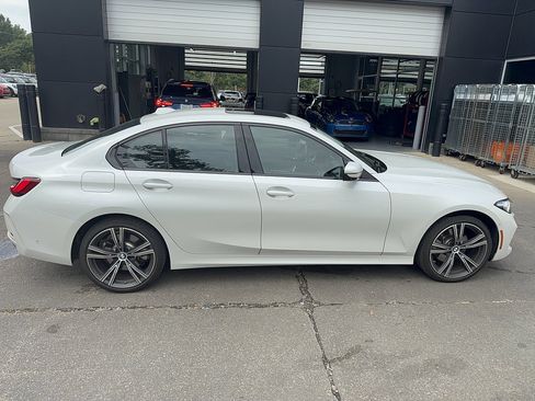 Used 2023 BMW 330i xDrive Sedan w/ Premium Package AWD/4WD image 4